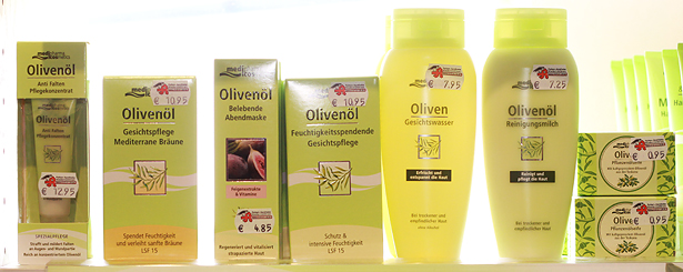 Kosmetikprodukte und Wellnessprodukte in der Falken-Apotheke Niedernwöhren Kosmetikprodukte und Wellnessprodukte in der Falken-Apotheke Niedernwöhren