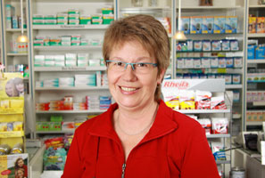 Frau Sylvia Knipping, Fußpflegerin in der Falken-Apotheke Niedernwöhren Frau Sylvia Knipping, Fußpflegerin in der Falken-Apotheke Niedernwöhren