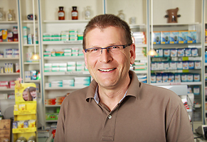 Uwe Auel, Apotheker - Falken-Apotheke Niedernwöhren bei Stadthagen in Schaumburg Uwe Auel, Apotheker - Falken-Apotheke Niedernwöhren bei Stadthagen in Schaumburg